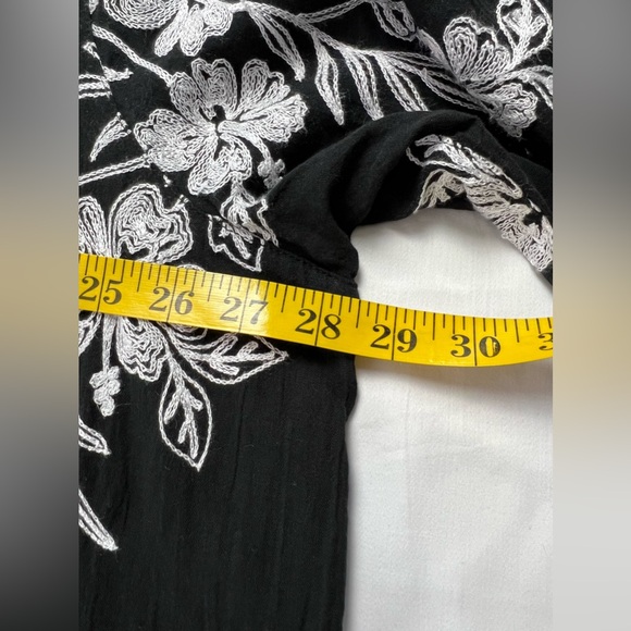 Alfred Dunner Women Summer In the City Embroidered Top - Picture 9 of 12